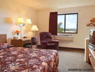 Super 8 By Wyndham Augusta Hotel Exterior foto